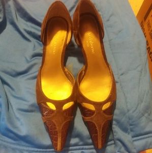 Women heel shoe by liz Claiborne size 6m